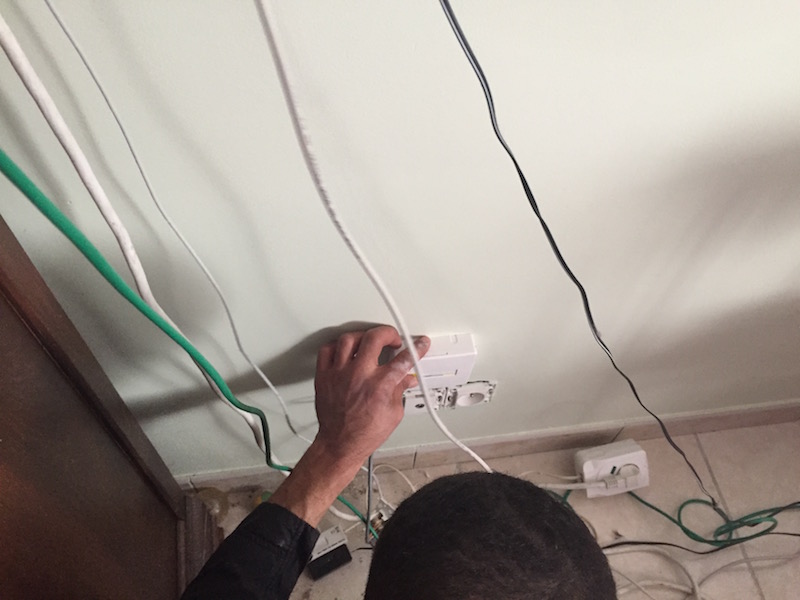 Passage de la fibre optique dans la chambre intermédiaire